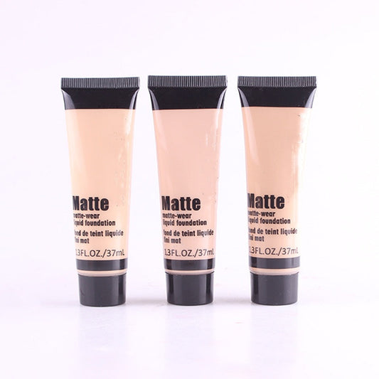 Vlekkeloze matte vloeibare foundation