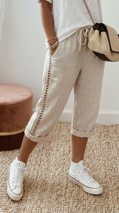 ☀️👖 Zomerbroek in caprilengte voor dames met kanten details 🧵🌸