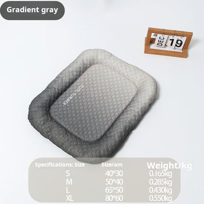 🐶50% KORTING🧊 Stop met het zien van je hijgende hond op de hete vloer! Dit is geen gewoon matje, dit is een persoonlijke airco voor zijn vacht. De zijde absorbeert zijn hitte en blijft urenlang ijskoud!