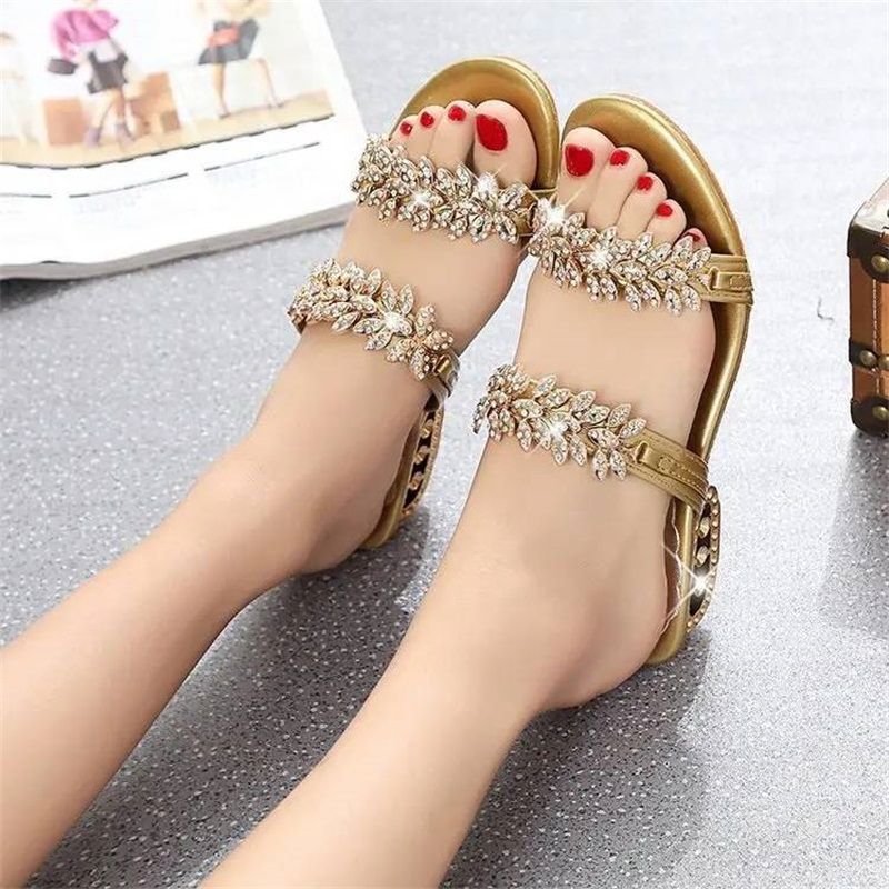 👡✨ Women’s Rhinestone Flat Sandals – Chic Metal Accent Summer Style | 50% OFF Today