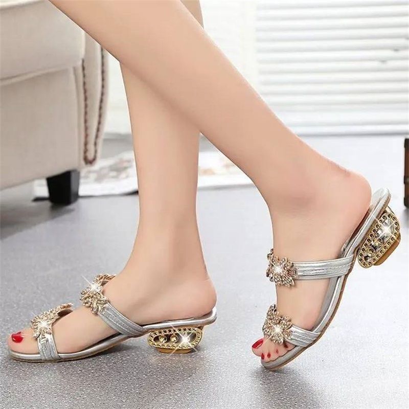 👡✨ Women’s Rhinestone Flat Sandals – Chic Metal Accent Summer Style | 50% OFF Today