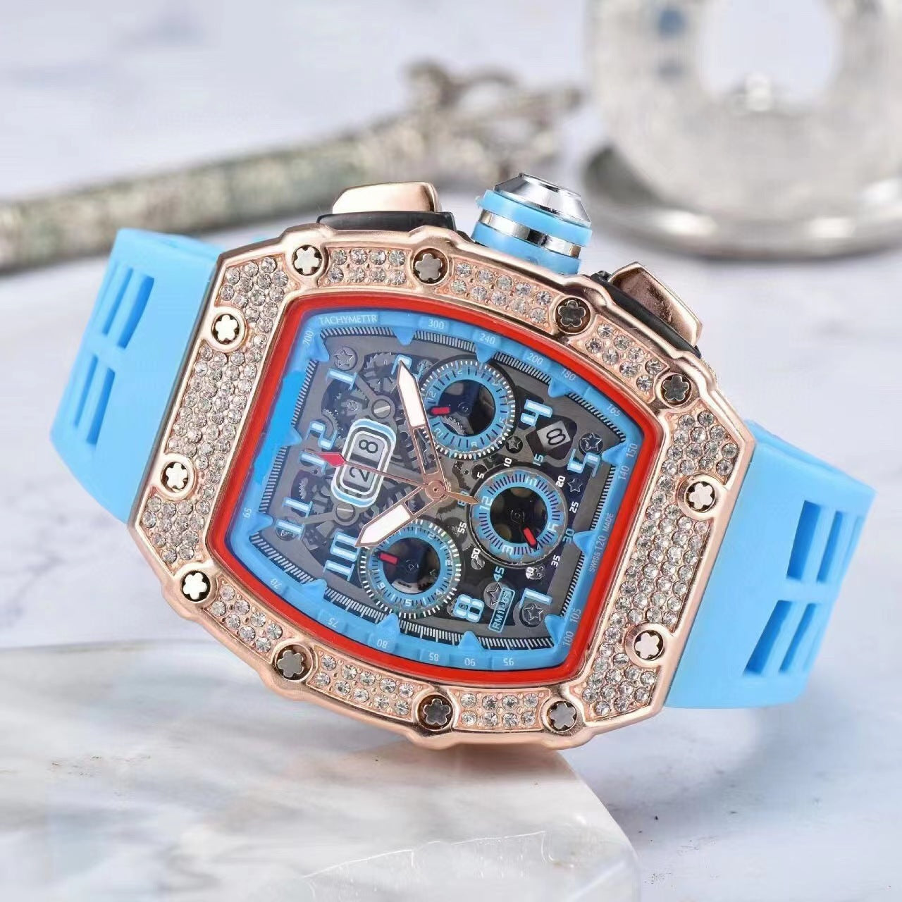⌚ Beperkte oplage – 50% korting! ✨ Luxe herenhorloge in tonneauvorm met strass-versiering