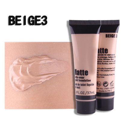 Vlekkeloze matte vloeibare foundation